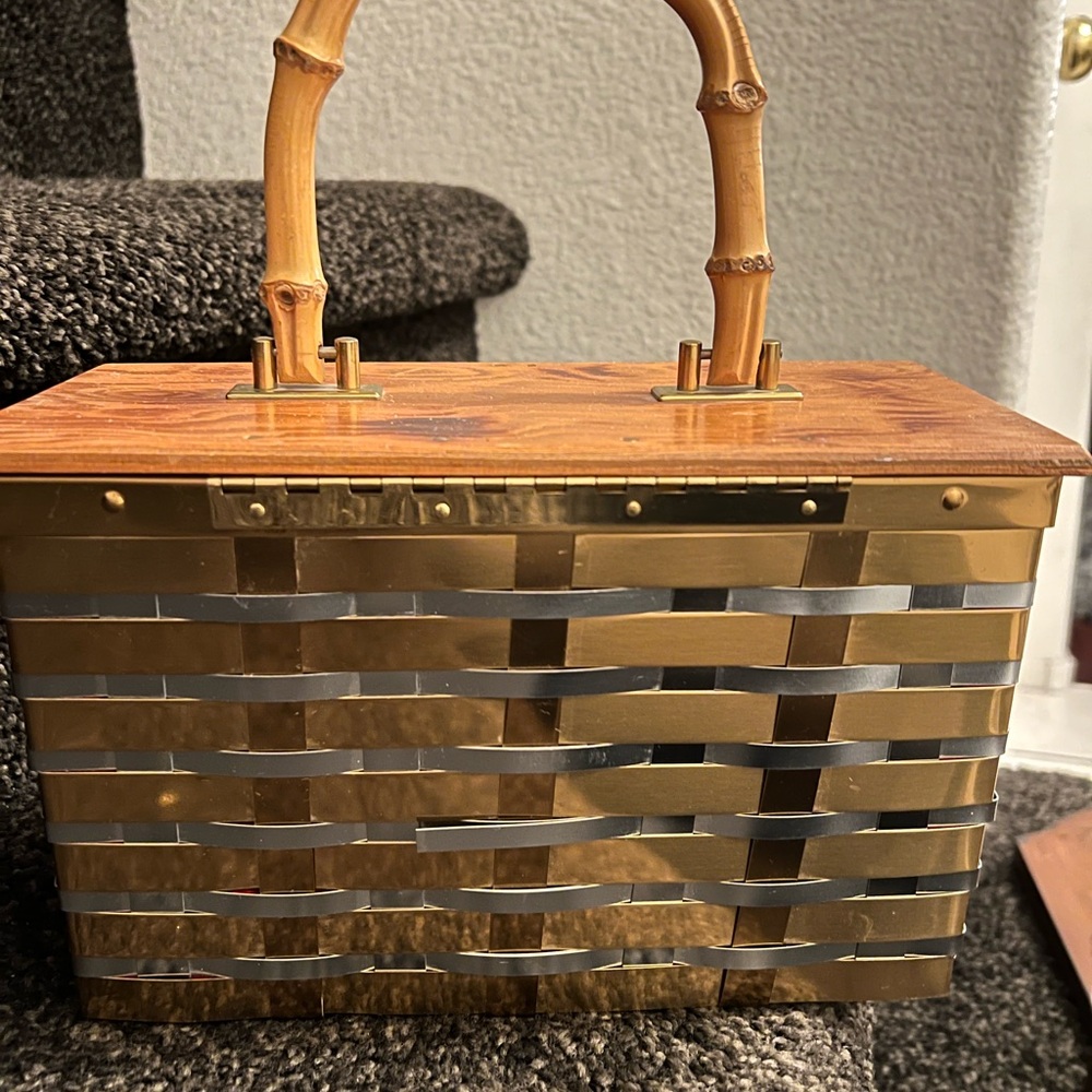 Elegant Gold and Tan Woven Handbag - Picture 4 of 6